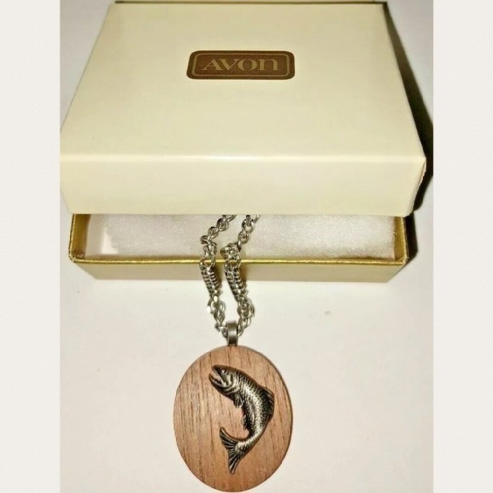 Avon The Angler's Mounted Fish Pendant Silver Plated 18” Necklace